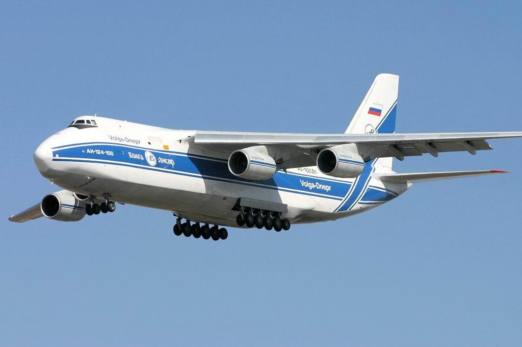 Грузовой самолет