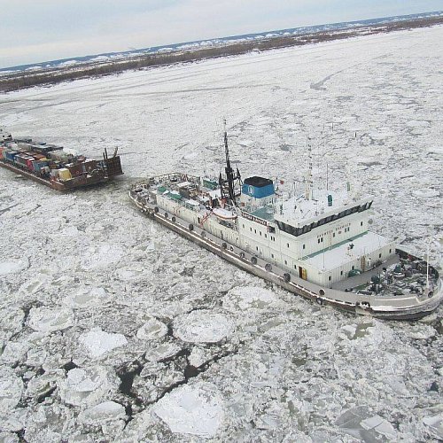 Доставка грузов до г. Якутск через р. Лена